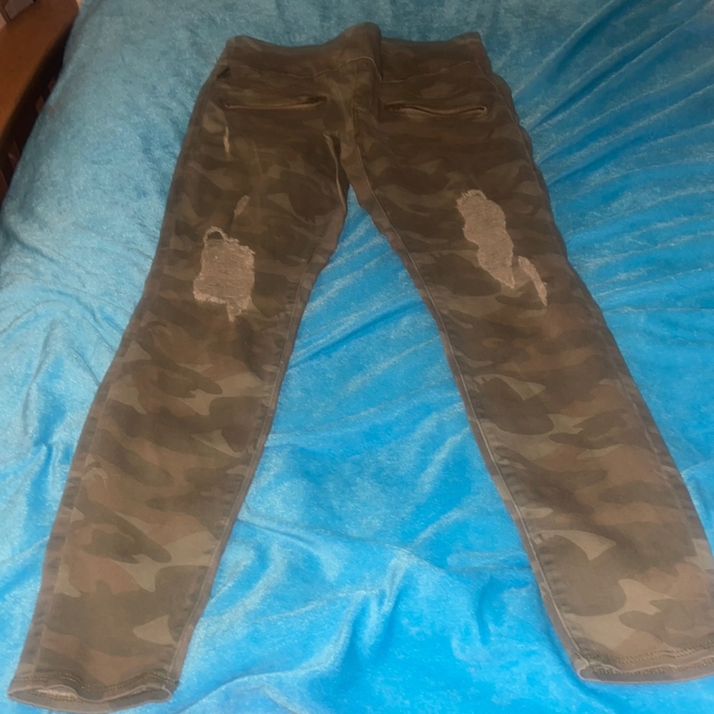 Rock and republic denim slimming denim camouflage, size 12 stretch leggings